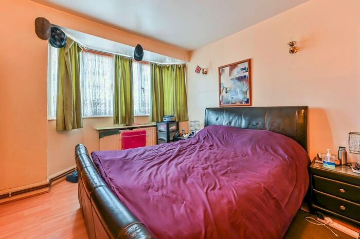 4 Bedroom Detached House For Sale In Allerford Road, Beckenham Hill, London, SE6