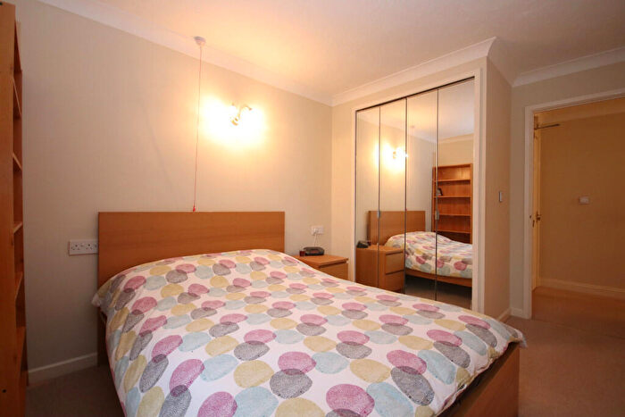 2 Bedroom Flat For Sale In Danestream Court, Milford On Sea, SO41