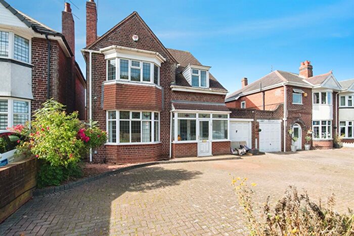 4 Bedroom Detached House For Sale In Wolverhampton Road, Oldbury, B68