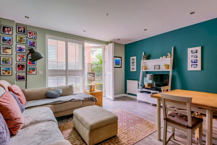 1 Bedroom Flat For Sale In Sam King Walk, London, SE5