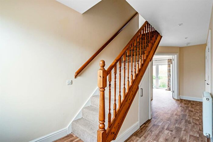 4 Bedroom Detached House For Sale In Poplar Road, Leatherhead, KT22