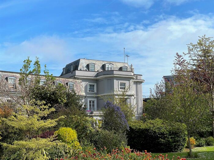 2 Bedroom Flat To Rent In Upper High Street, Taunton, TA1