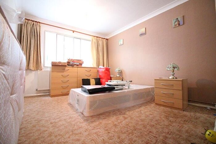 2 Bedroom Flat To Rent In Adelaide Road, Southall, UB2