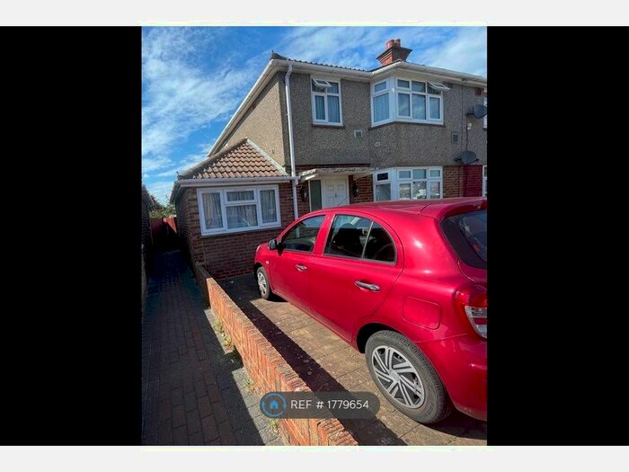 Studio To Rent In Orchard Avenue, Feltham, TW14