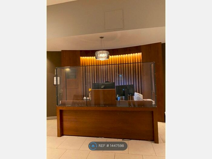 3 Bedroom Flat To Rent In City Pavilion, London, EC1M