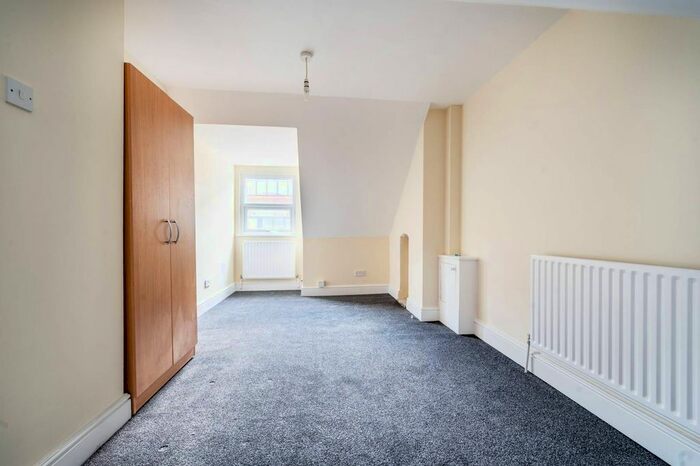 1 Bedroom Flat To Rent In Goldsworth Road, Woking, Woking, GU21