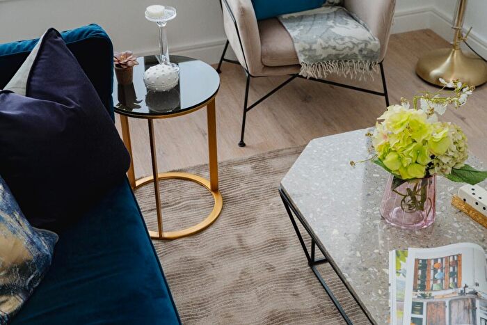 1 Bedroom Ground Maisonette To Rent In Roebuck Close, Reigate - Allocated Parking, RH2