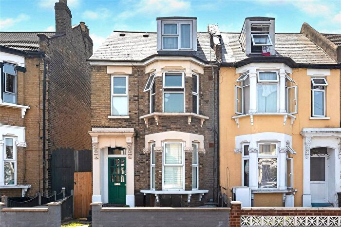 3 Bedroom Flat For Sale In Grove Green Road, Leytonstone, London, E11