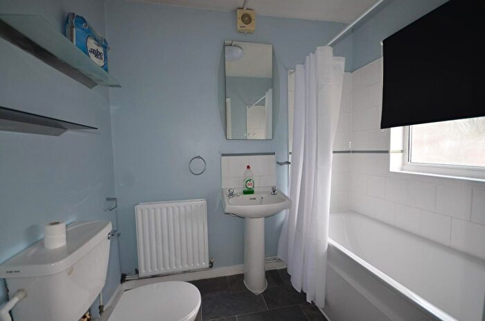 4 Bedroom Semi-Detached House To Rent In Boycroft Avenue, London, NW9