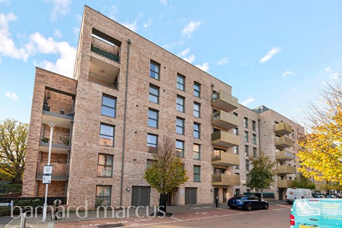 2 Bedroom Flat For Sale In Selbourne Avenue, Hounslow, TW3