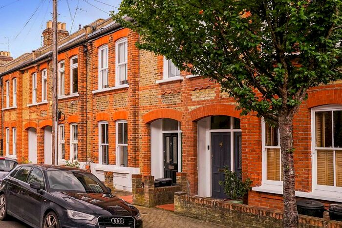 2 Bedroom Flat To Rent In Ingelow Road, London, SW8