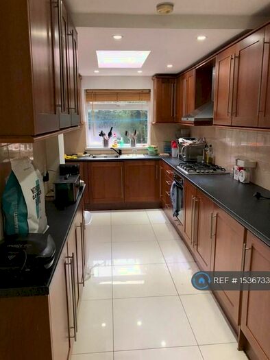 5 Bedroom Semi-Detached House To Rent In Houlditch Road, Leicester, LE2