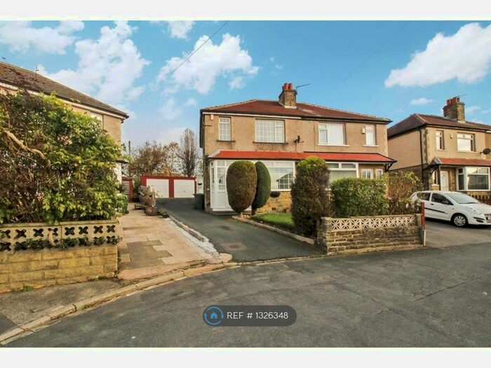 3 Bedroom Semi-Detached House To Rent In Westfield Crescent, Shipley BD18