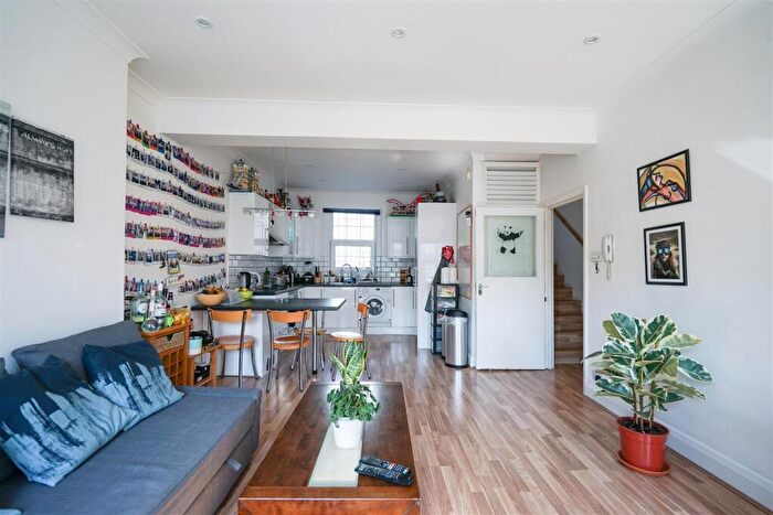 2 Bedroom Apartment To Rent In Camden High Street, Camden Town, NW1