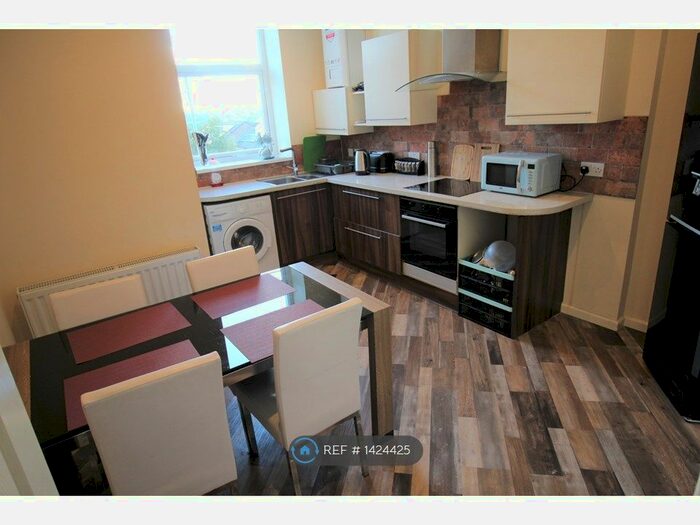 2 Bedroom Flat To Rent In Whalley Road, Clayton Le Moors, BB5