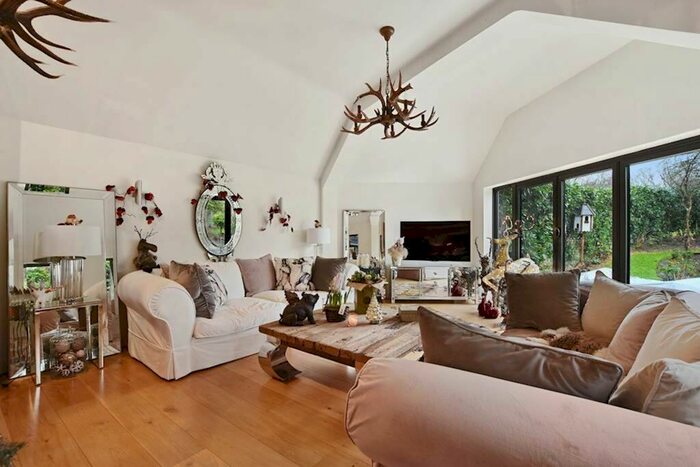 3 Bedroom Barn Conversion For Sale In Dunwich Farm, Stevenage, SG1