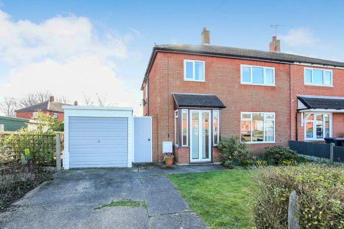 3 Bedroom Semi-Detached House For Sale In Kingsway, Kingsbury, Tamworth, B78
