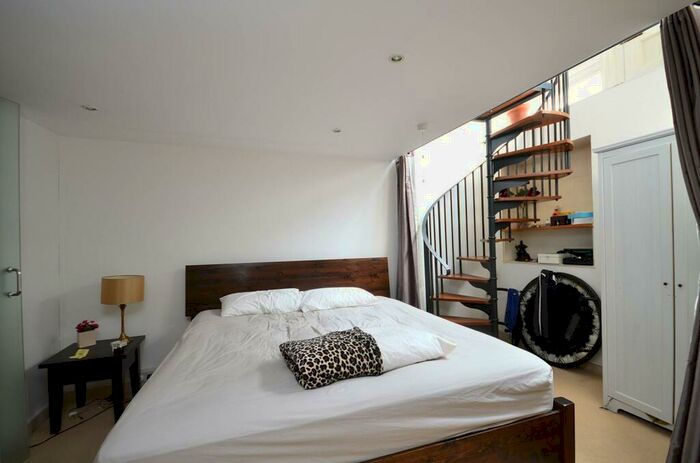 1 Bedroom Maisonette To Rent In Barnsbury Street, Angel, London, N1