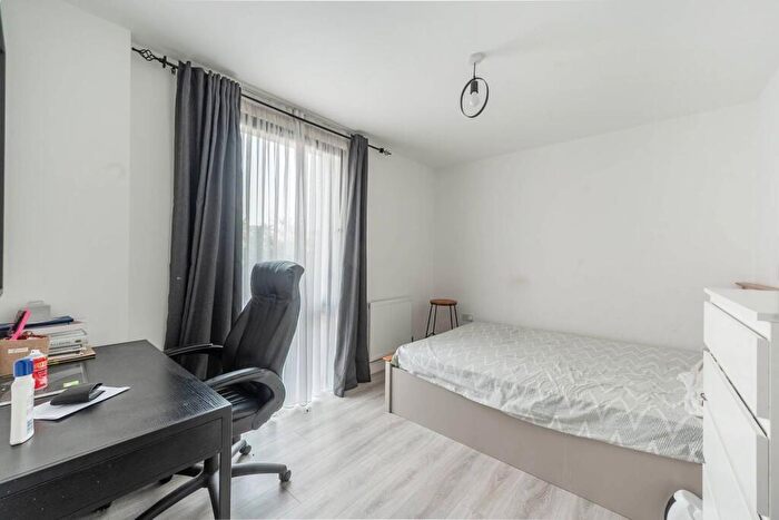 3 Bedroom Flat To Rent In High Street, Harrow, HA3