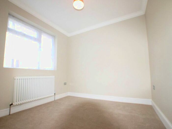 2 Bedroom Flat To Rent In Butterfields, Walthamstow, London, E17