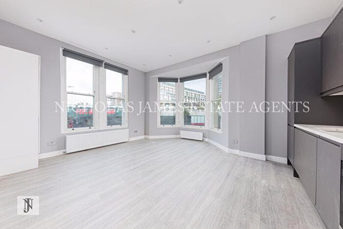 3 Bedroom Flat To Rent In Seven Sisters Road, London, N4