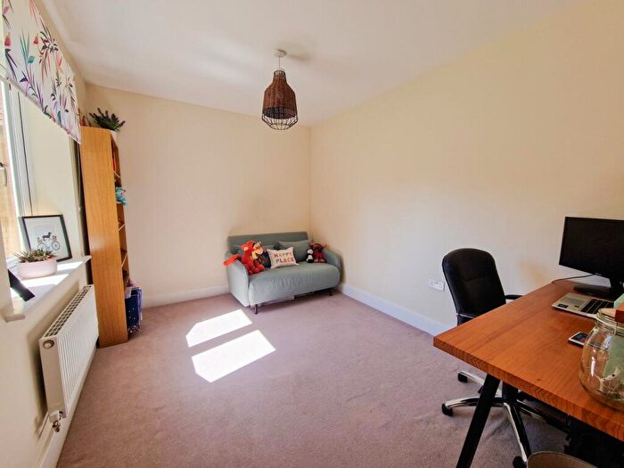 2 Bedroom Apartment For Sale In Venus Avenue, Biggleswade, SG18