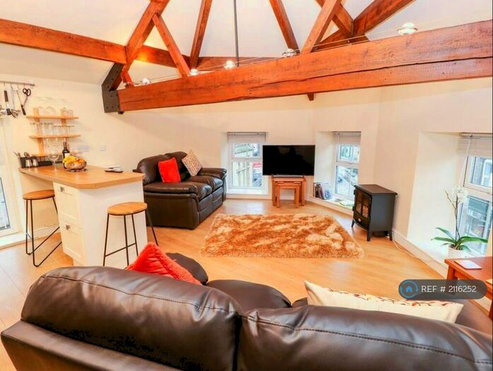 2 Bedroom Flat To Rent In Water Street, Todmorden, OL14