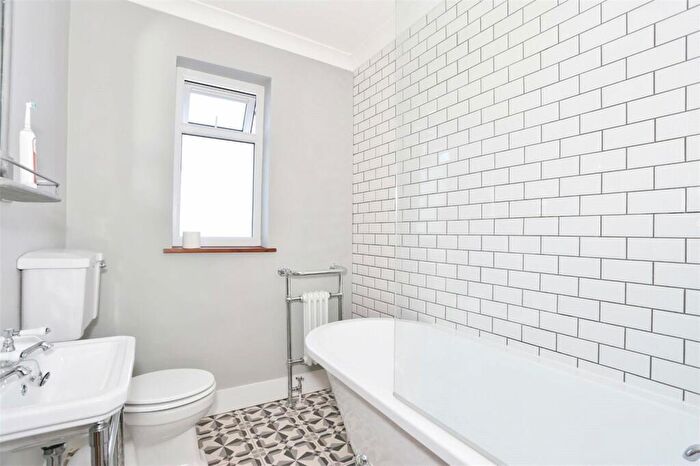 2 Bedroom End Of Terrace House To Rent In Palmeira Road, Bexleyheath, Kent, DA7