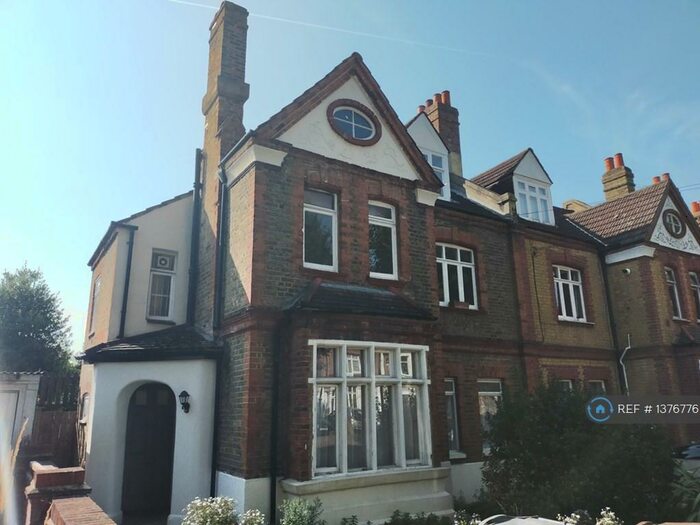 3 Bedroom Maisonette To Rent In St. Margarets Road, London, SE4
