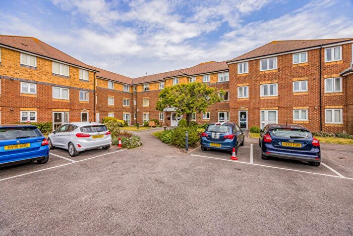 1 Bedroom Apartment For Sale In Canberra Court, Gosport, Hampshire, PO12