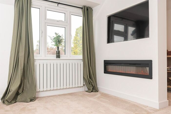 5 Bedroom Detached House For Sale In Cheshunt Close, Meopham, Kent, DA13