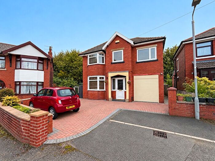 3 Bedroom Detached House For Sale In Spring Grove, Whitefield, M45