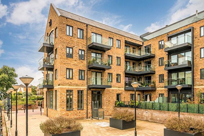 2 Bedroom Flat For Sale In Lion Wharf Road, Old Isleworth, TW7