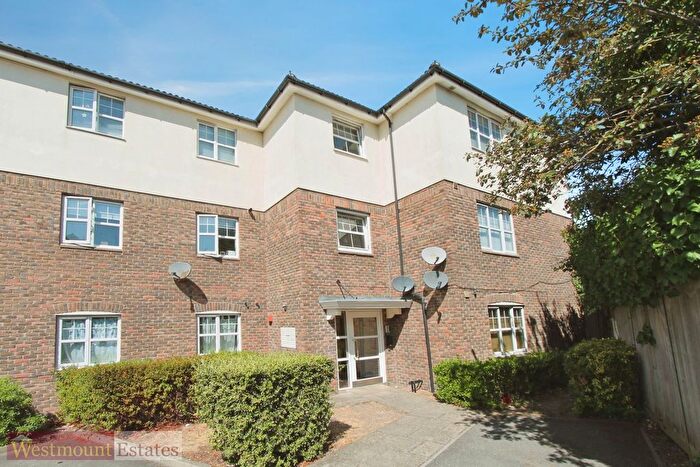 2 Bedroom Flat To Rent In Newbury Close, Dartford, DA2