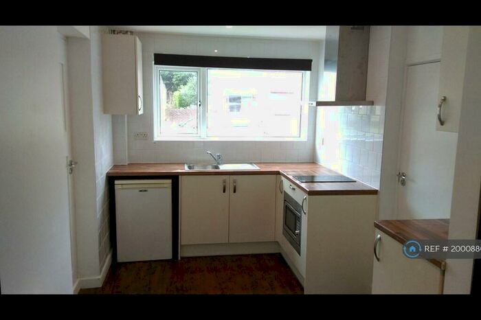 Studio To Rent In Dunmore, Guildford, GU2