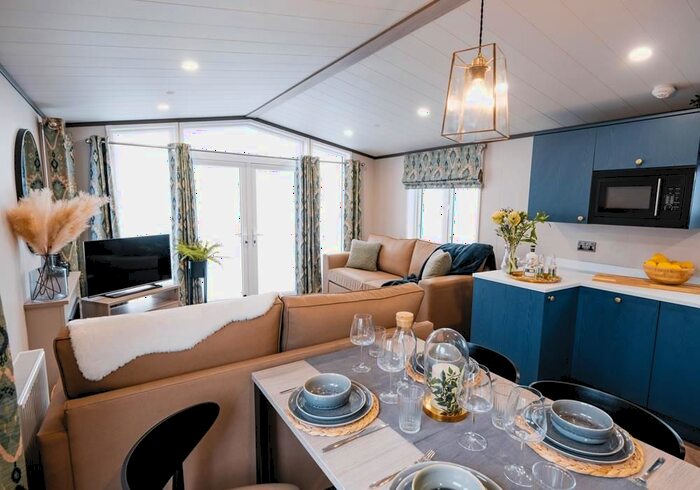 2 Bedroom Mobile/park Home For Sale In Derwent Oaks, High Lane, York, YO41