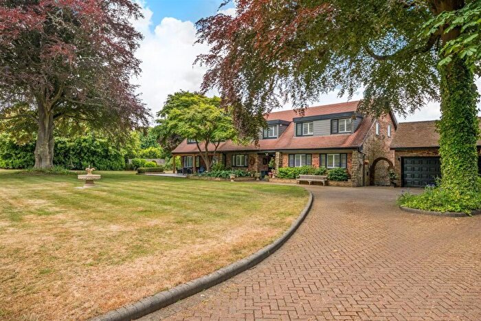 5 Bedroom Detached House For Sale In Park Road, Banstead Village, SM7