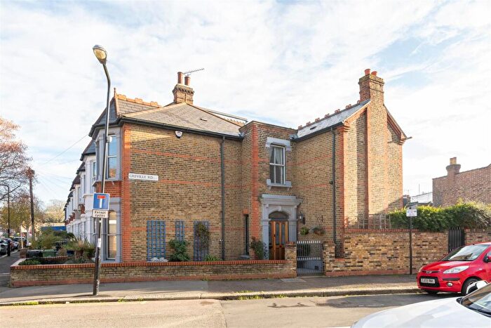 4 Bedroom End Of Terrace House For Sale In Barrett Road, Walthamstow, E17