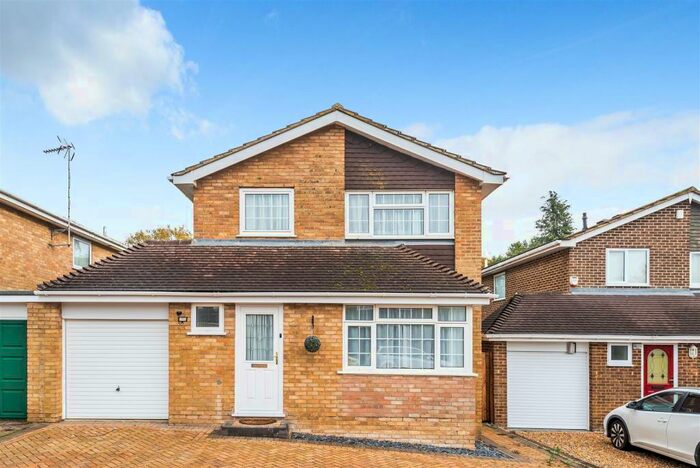 3 Bedroom Detached House To Rent In Rose Close, Basingstoke, RG22