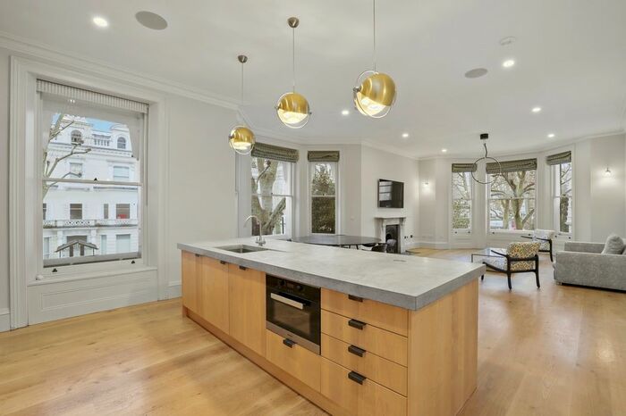 2 Bedroom Flat To Rent In Holland Park, London, W11
