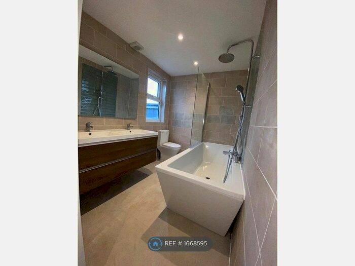 4 Bedroom Detached House To Rent In Grove Road, East London, E17