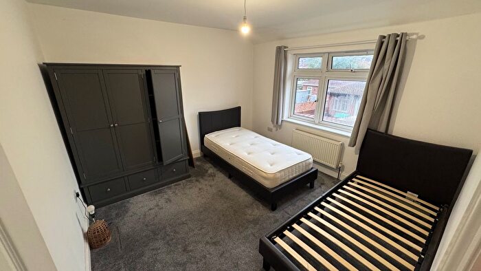 1 Bedroom Flat To Rent In Basildene Road, Hounslow, TW4