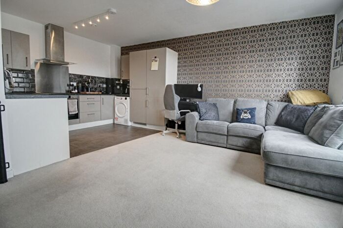 1 Bedroom Flat For Sale In Sovereign Way, Tonbridge, TN9