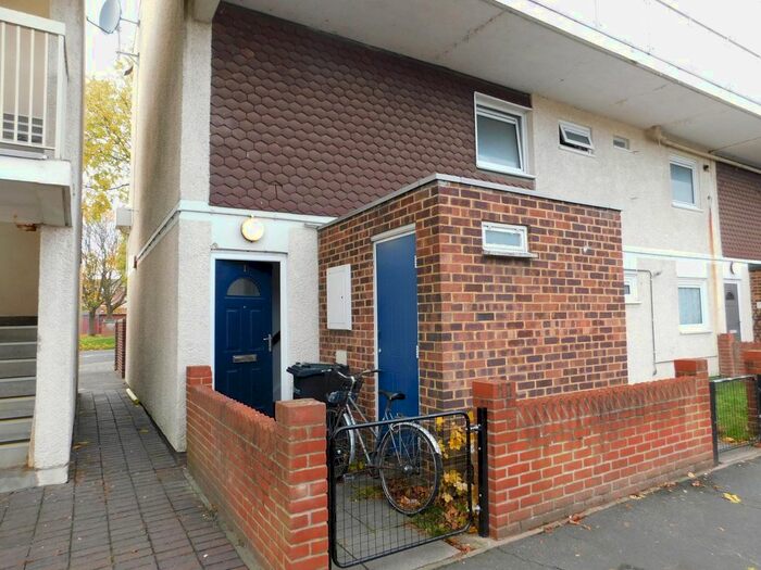 2 Bedroom Flat To Rent In Northbrook Close, Portsmouth, PO1