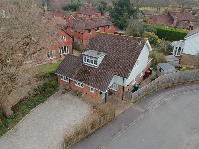 3 Bedroom Detached House For Sale In Oakfield, Plaistow, RH14