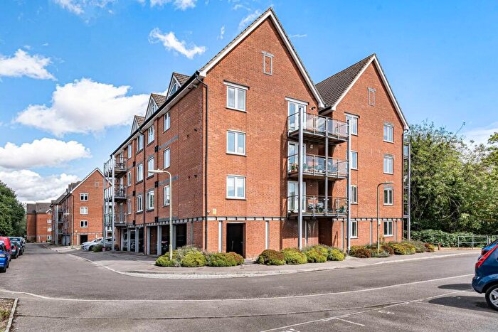 2 Bedroom Flat For Sale In The Lamports, Alton, Hampshire, GU34