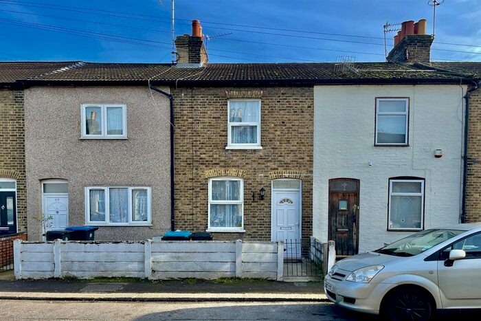 2 Bedroom Property To Rent In Medcalf Road, Enfield, EN3