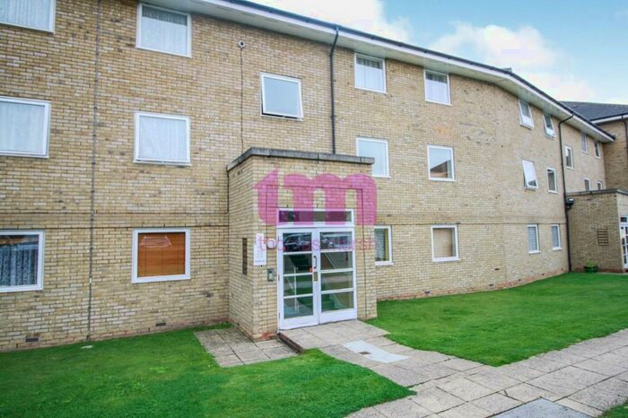 2 Bedroom Flat To Rent In Kingfisher Heights, Hogg Lane, RM17