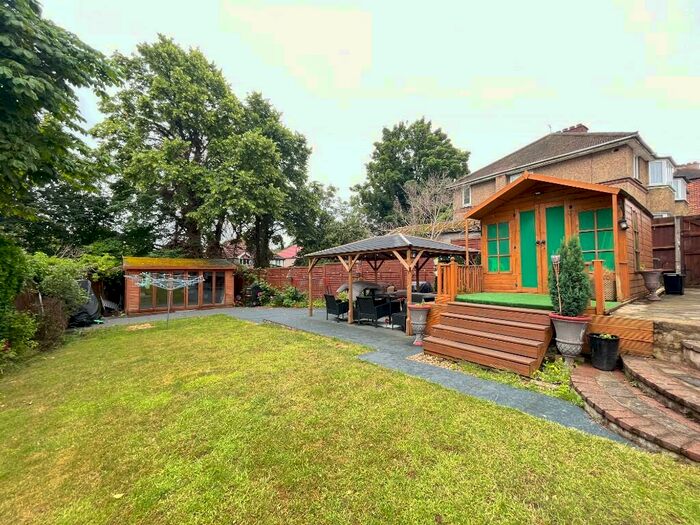 5 Bedroom Semi-Detached House To Rent In The Brandries, Wallington, Surrey, SM6