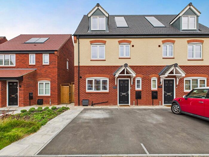 4 Bedroom Semi-Detached House For Sale In Featherstone Road, Boulton Moor, DE24